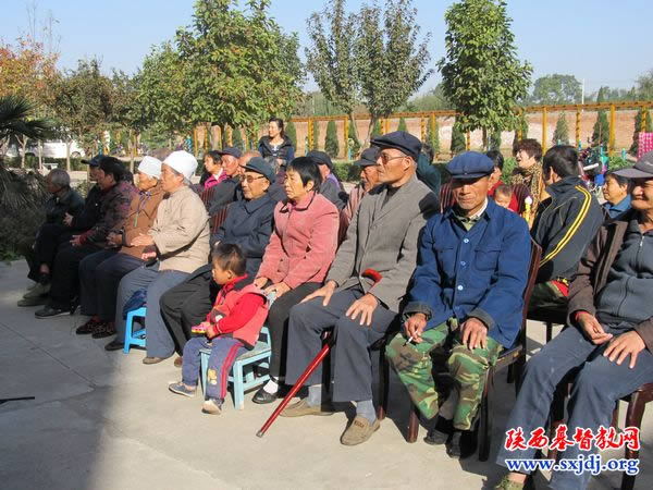 杨凌教会重阳节探访敬老院(图1)