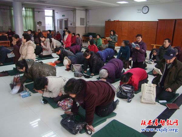 宝鸡市十里铺教会举办世界妇女公祷日“专题祷告会”(图1)