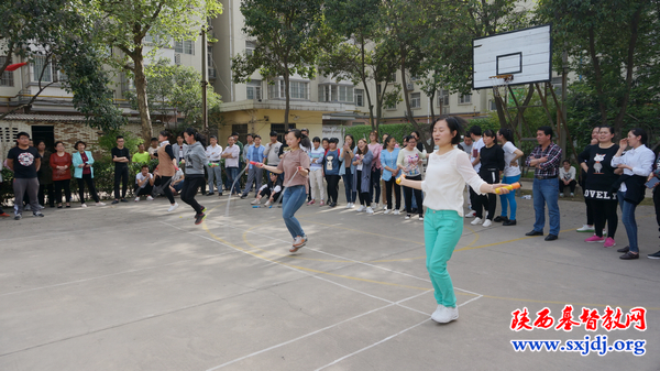 陕西圣经学校举行春季运动会开幕式(图3)