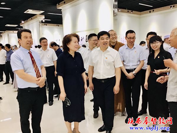 永远跟党走，共筑中国梦——汉中市基督教两会参加市民族宗教界庆祝中国共产党成立100周年主题画展(图2)